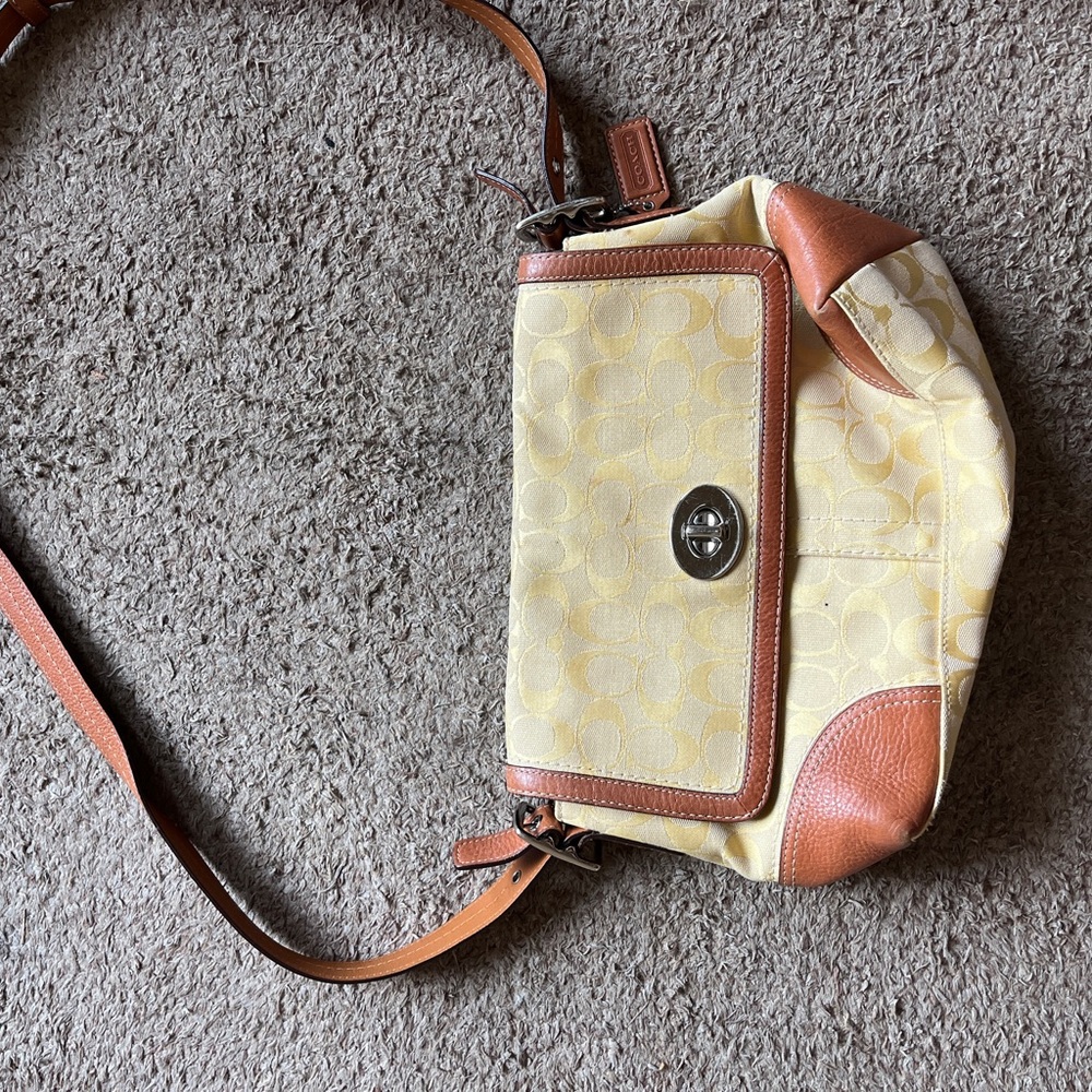 Classic coach shoulder bag